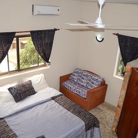 The Sleepy Hippo Hotel Accra Extérieur photo