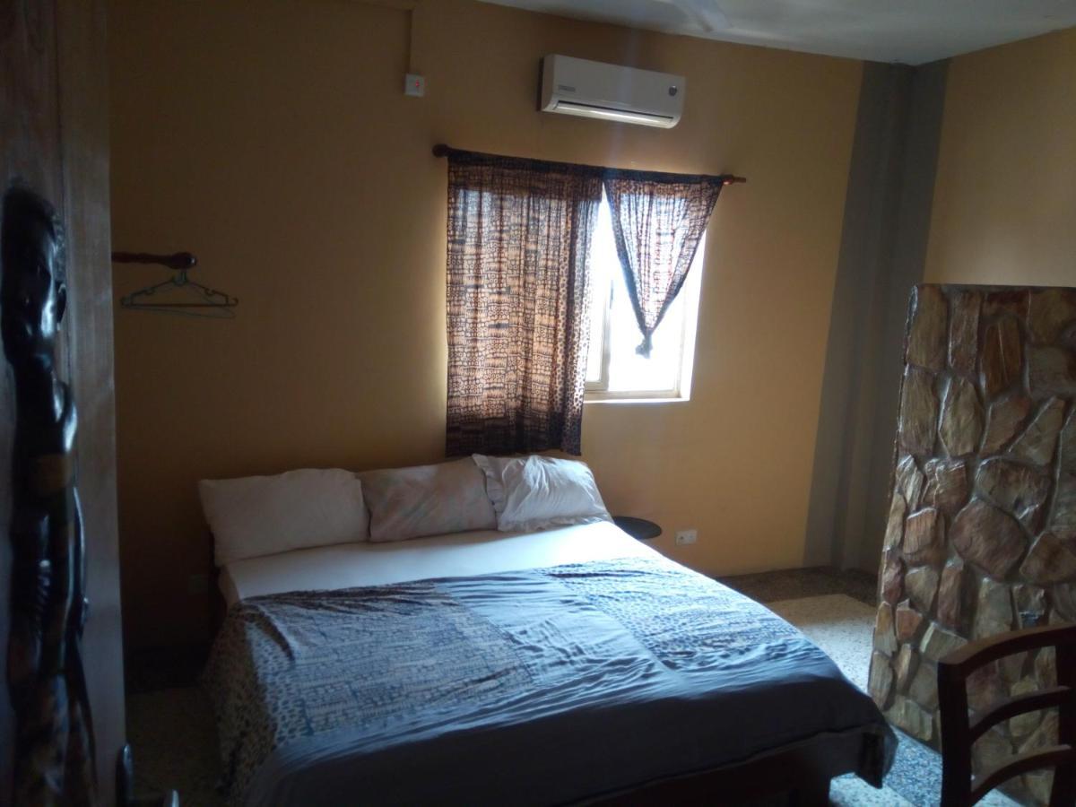 The Sleepy Hippo Hotel Accra Extérieur photo