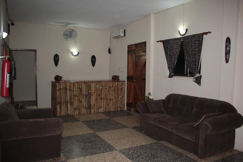 The Sleepy Hippo Hotel Accra Extérieur photo